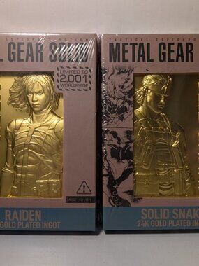 Metal Gear Solid 2 Raiden & Snake 24k Gold Plated Statue Figurines Set Of 2